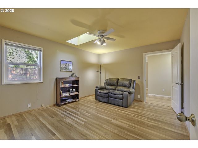 12335 Sw FAIRCREST St, Portland, OR 97225