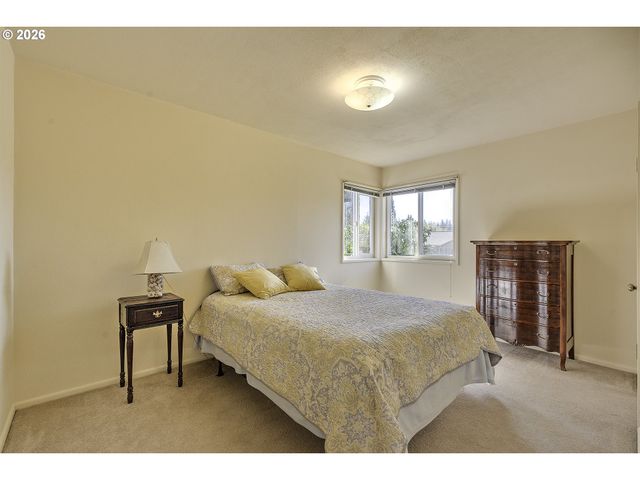 12335 Sw FAIRCREST St, Portland, OR 97225