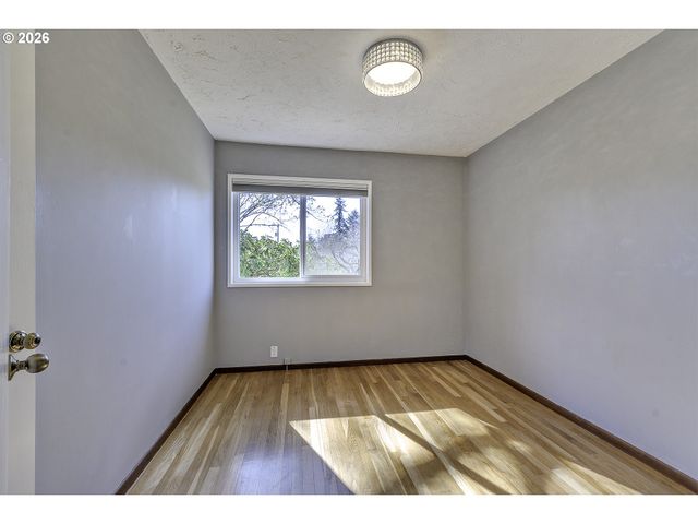 12335 Sw FAIRCREST St, Portland, OR 97225