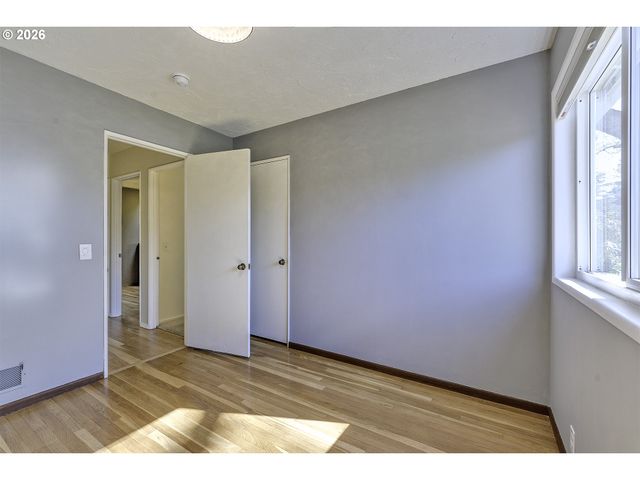 12335 Sw FAIRCREST St, Portland, OR 97225