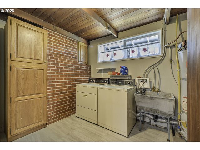 12335 Sw FAIRCREST St, Portland, OR 97225