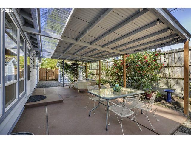 12335 Sw FAIRCREST St, Portland, OR 97225