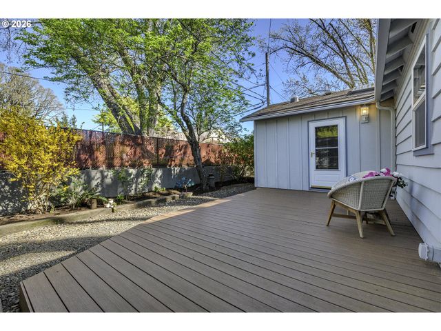 12335 Sw FAIRCREST St, Portland, OR 97225