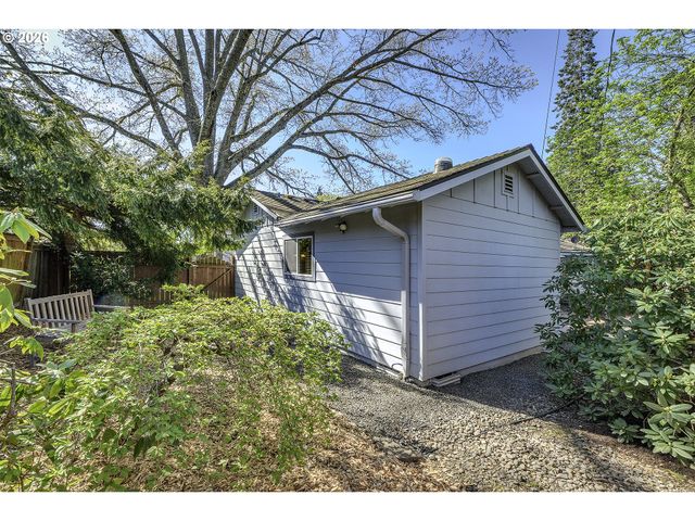 12335 Sw FAIRCREST St, Portland, OR 97225