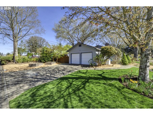 12335 Sw FAIRCREST St, Portland, OR 97225