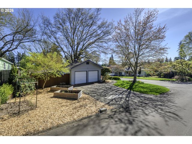 12335 Sw FAIRCREST St, Portland, OR 97225