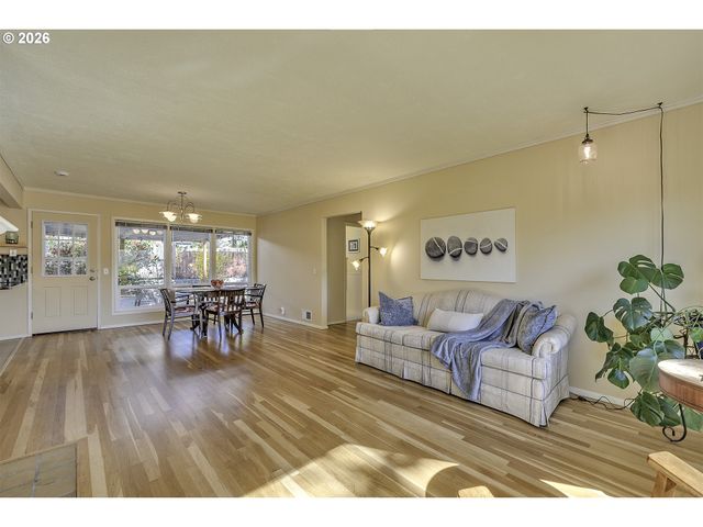 12335 Sw FAIRCREST St, Portland, OR 97225