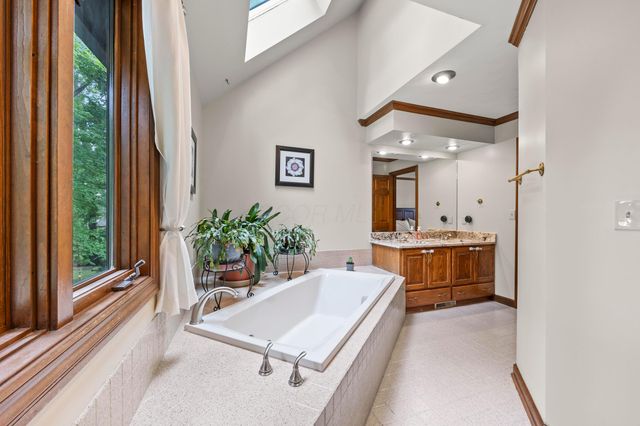 166 Fawn Court, Westerville, OH 43081