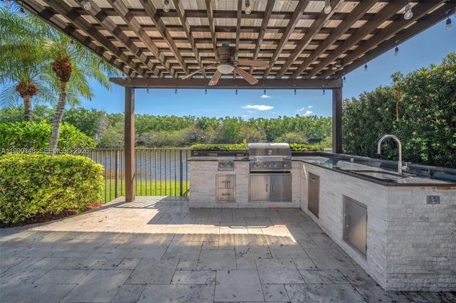 219 Landings Blvd, Weston, FL 33327