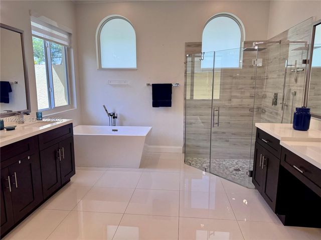 219 Landings Blvd, Weston, FL 33327