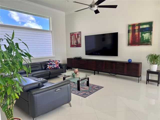 219 Landings Blvd, Weston, FL 33327