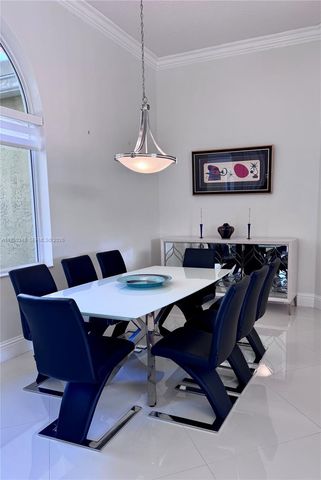 219 Landings Blvd, Weston, FL 33327