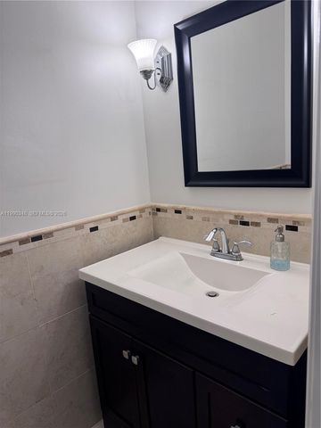 219 Landings Blvd, Weston, FL 33327