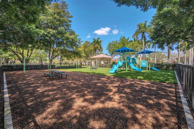 219 Landings Blvd, Weston, FL 33327