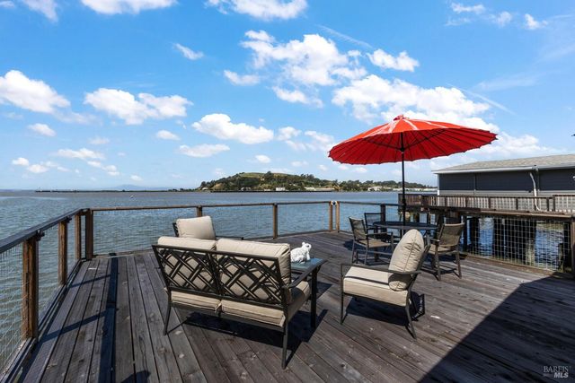 9 Sandy Beach Rd, Vallejo, CA 94590