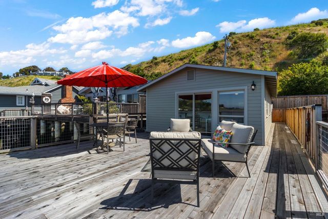 9 Sandy Beach Rd, Vallejo, CA 94590