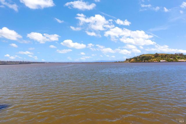 9 Sandy Beach Rd, Vallejo, CA 94590