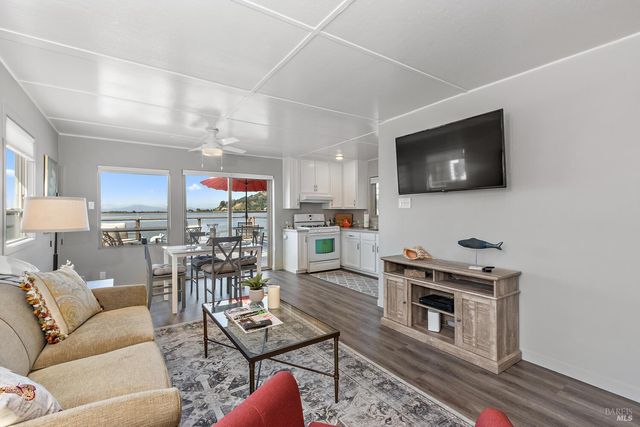 9 Sandy Beach Rd, Vallejo, CA 94590