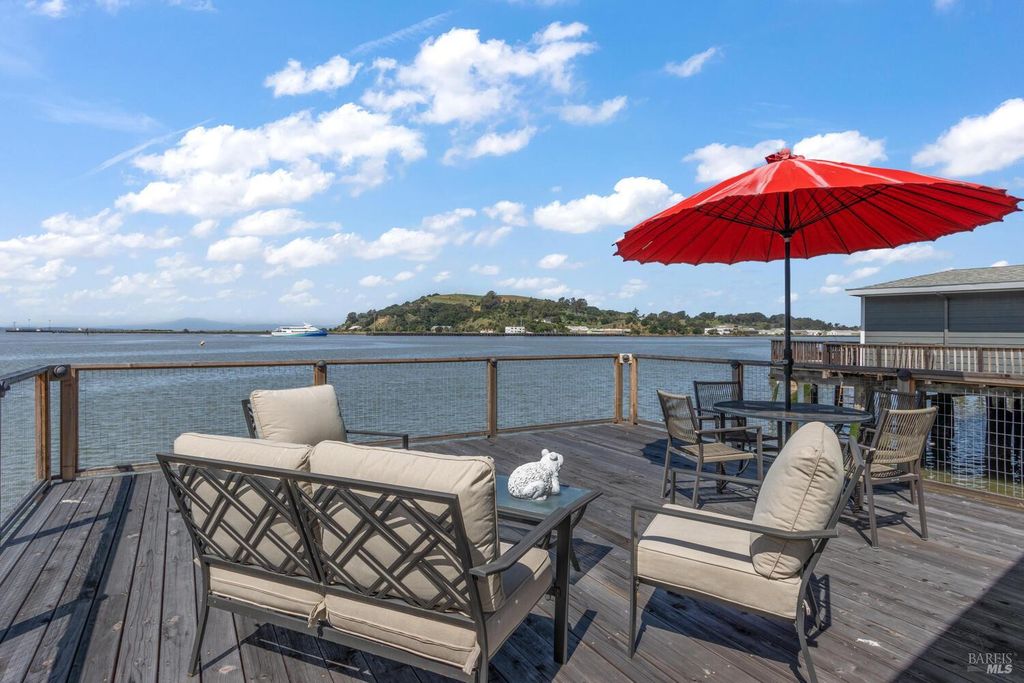 9 Sandy Beach Rd, Vallejo, CA 94590