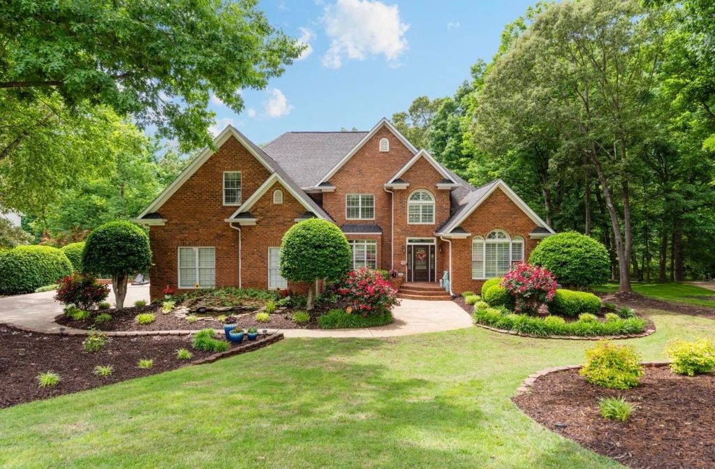 110 W Woodglen Road, Spartanburg, SC 29301