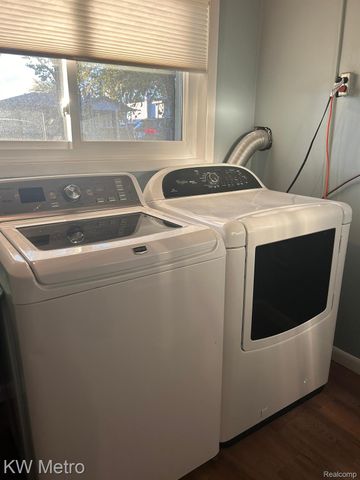 1210 KENILWORTH, Clawson, MI 48017