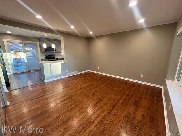 1210 KENILWORTH, Clawson, MI 48017