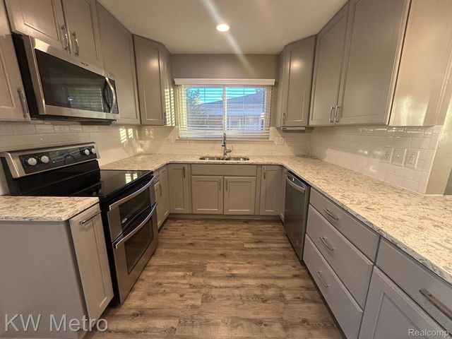 1210 KENILWORTH, Clawson, MI 48017