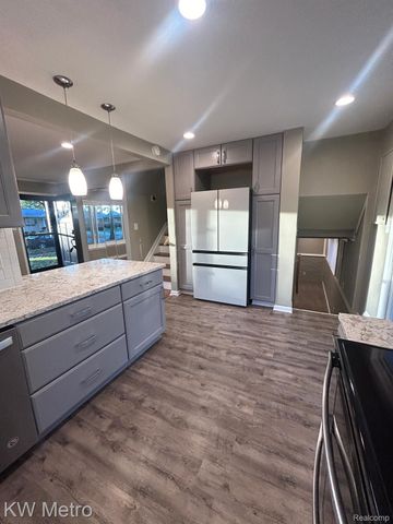 1210 KENILWORTH, Clawson, MI 48017