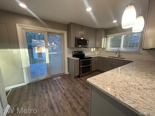 1210 KENILWORTH, Clawson, MI 48017