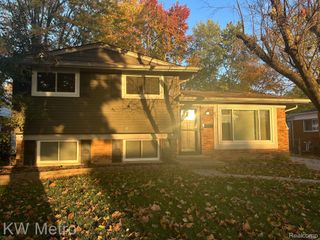 1210 KENILWORTH, Clawson, MI 48017