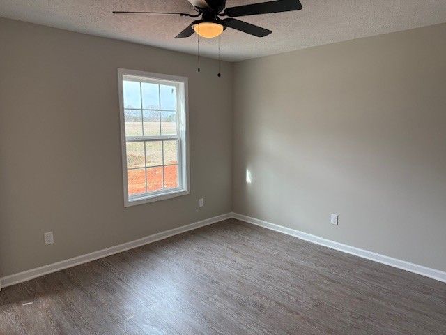 3336 Oak Grove Rd, Decherd, TN 37324