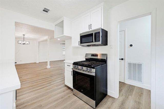 2703 Ammons Street, Baytown, TX 77521