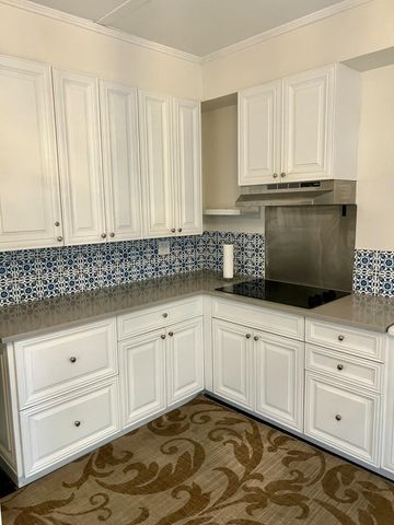 208 E Avenue Avenue, Fort Pierce, FL 34950