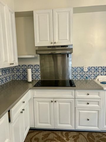 208 E Avenue Avenue, Fort Pierce, FL 34950
