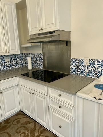 208 E Avenue Avenue, Fort Pierce, FL 34950