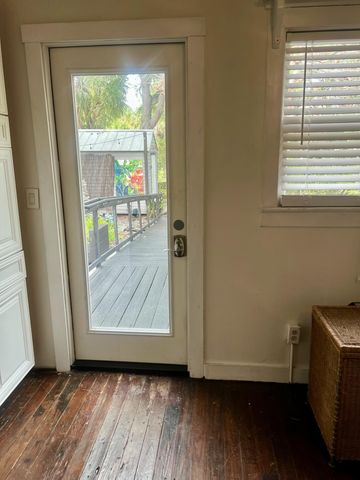 208 E Avenue Avenue, Fort Pierce, FL 34950