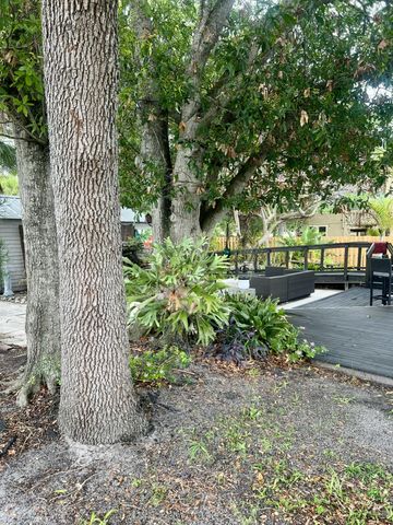 208 E Avenue Avenue, Fort Pierce, FL 34950