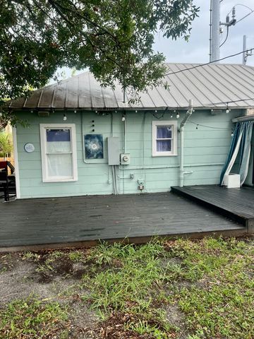 208 E Avenue Avenue, Fort Pierce, FL 34950