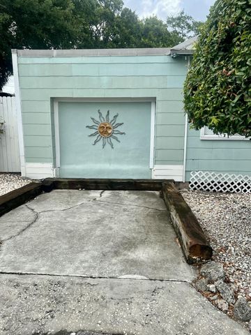 208 E Avenue Avenue, Fort Pierce, FL 34950