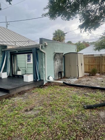 208 E Avenue Avenue, Fort Pierce, FL 34950