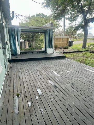 208 E Avenue Avenue, Fort Pierce, FL 34950