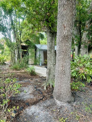 208 E Avenue Avenue, Fort Pierce, FL 34950