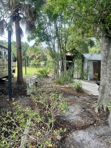 208 E Avenue Avenue, Fort Pierce, FL 34950