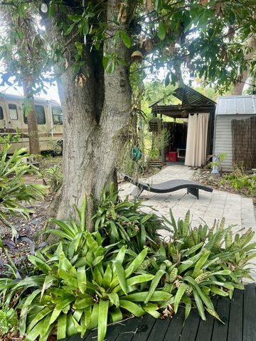 208 E Avenue Avenue, Fort Pierce, FL 34950