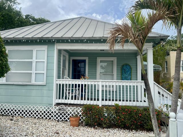 208 E Avenue Avenue, Fort Pierce, FL 34950