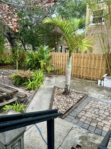 208 E Avenue Avenue, Fort Pierce, FL 34950