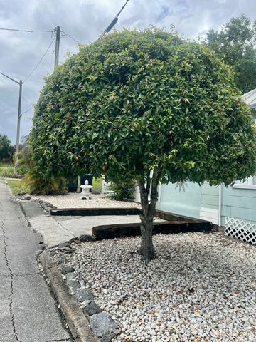 208 E Avenue Avenue, Fort Pierce, FL 34950