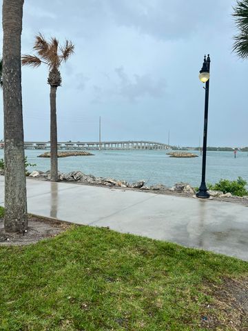 208 E Avenue Avenue, Fort Pierce, FL 34950