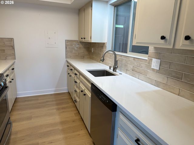750 1ST St, Lake Oswego, OR 97034