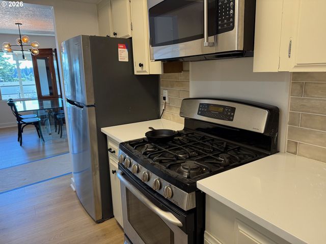 750 1ST St, Lake Oswego, OR 97034